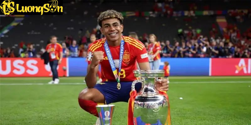 Yamal - Hiệu Suất Ghi Bàn Và Kiến Tạo Vượt Trội Sau 100 Trận 3 Yamal ghi nhiều bàn và kiến tạo, vượt xa thành tích của Ronaldo thời trẻ